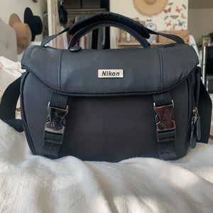 Original Nikon Deluxe Digital SLR Camera Case (Black) - 17001D